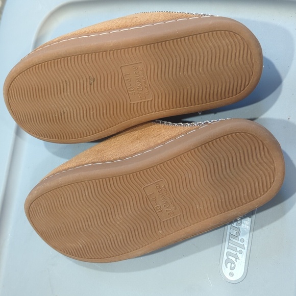 Slippers - Picture 3 of 4